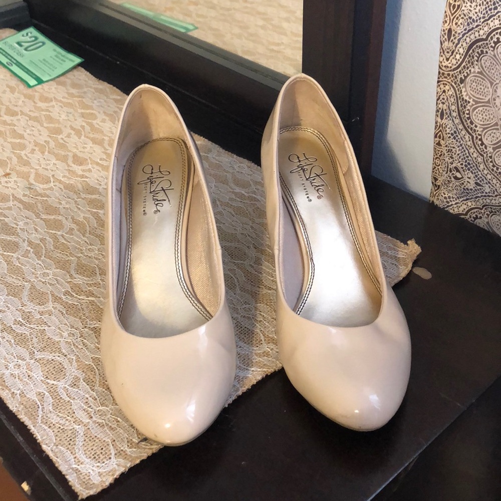 Heels - Picture 2 of 3